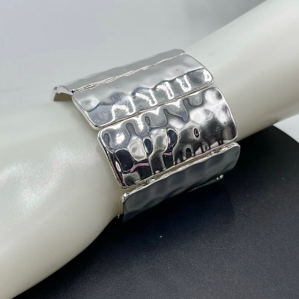 RLM Soho Signed Designer‎ Hammered Silver Tone Stretch Bracelet